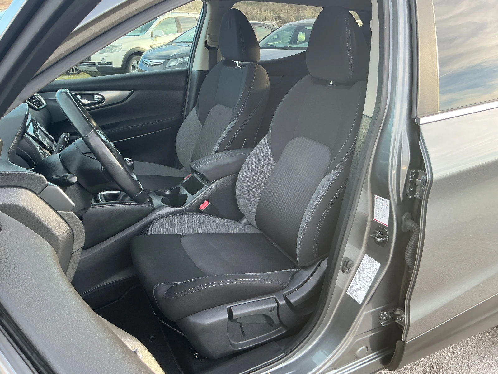 Nissan Qashqai 1.5 DCI, снимка 14 - Автомобили и джипове - 54115269