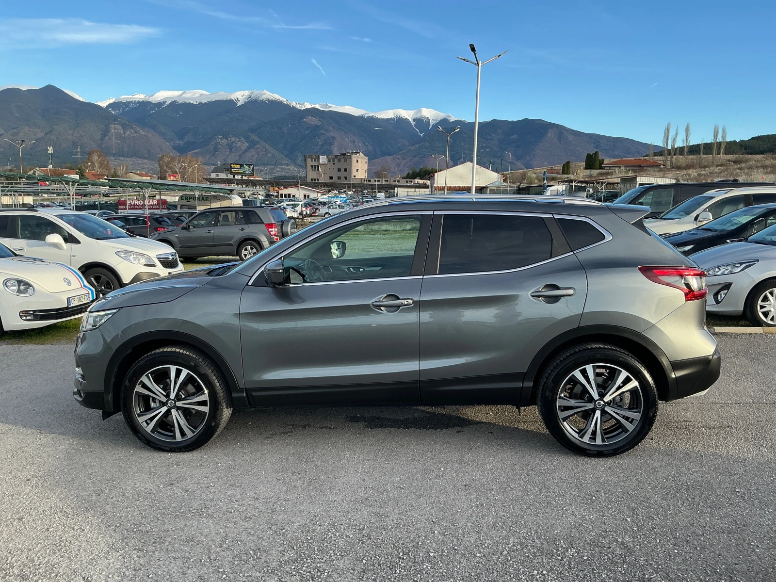 Nissan Qashqai 1.5 DCI, снимка 4 - Автомобили и джипове - 54115269