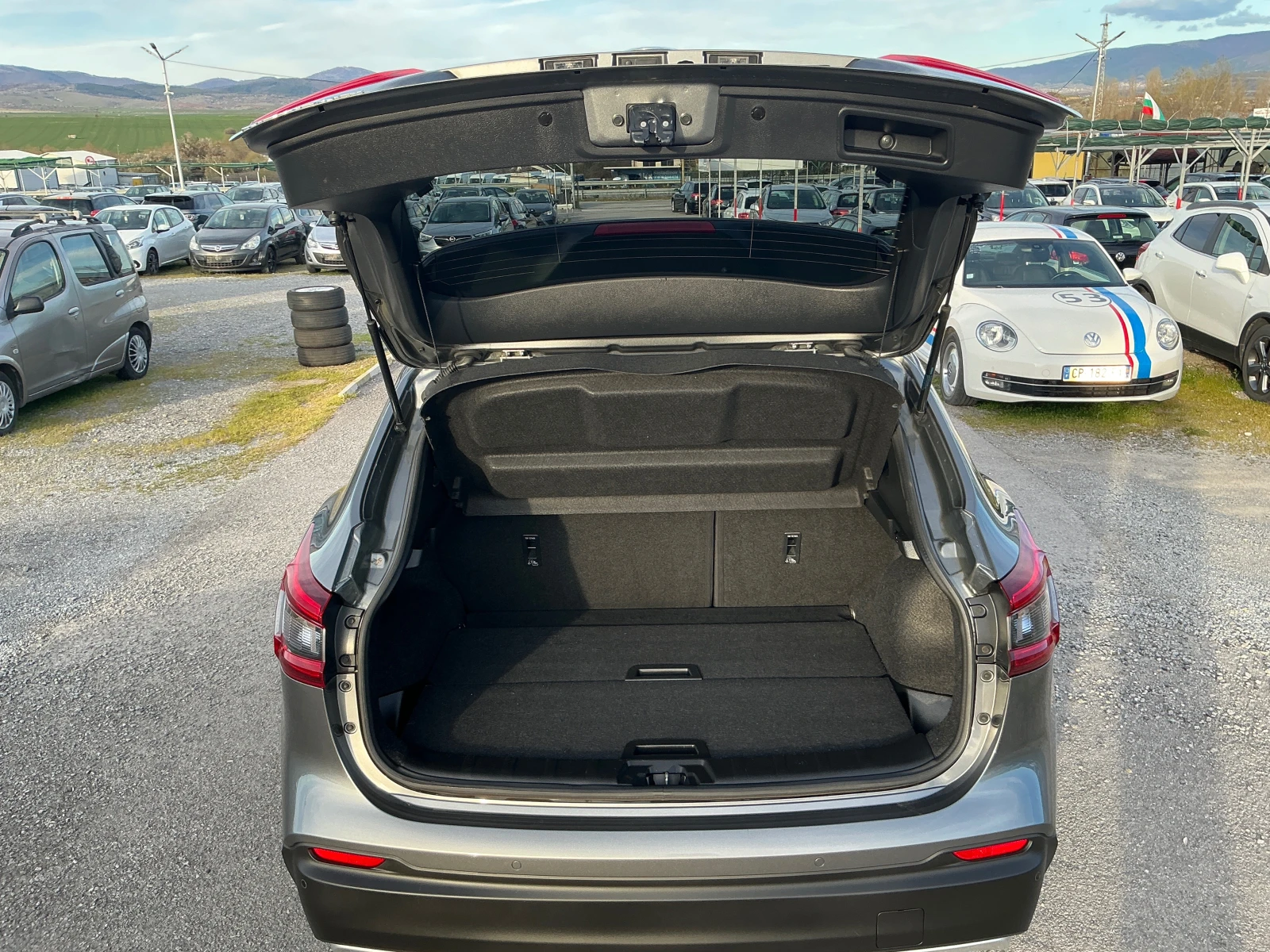 Nissan Qashqai 1.5 DCI, снимка 10 - Автомобили и джипове - 54115269