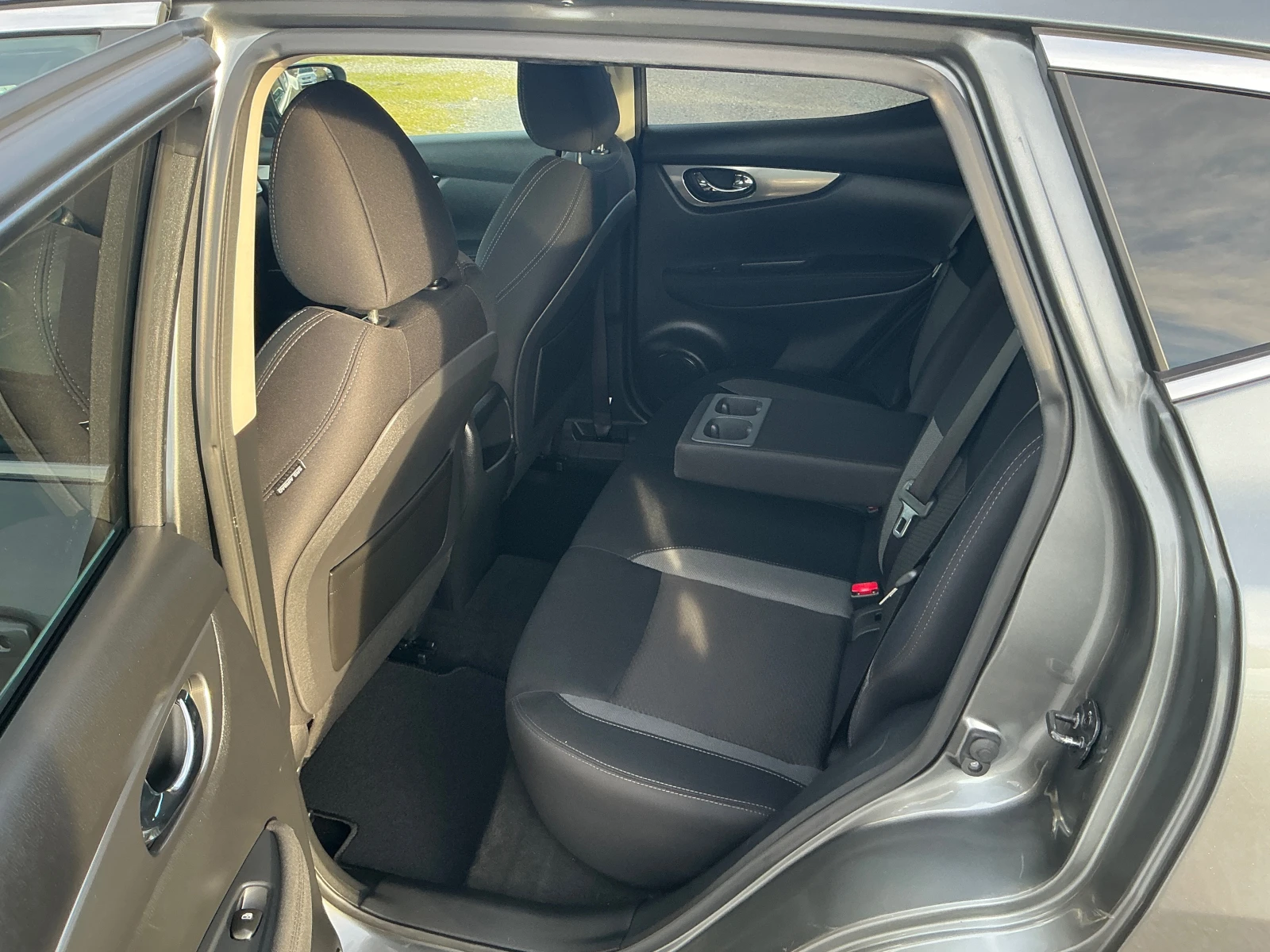 Nissan Qashqai 1.5 DCI, снимка 15 - Автомобили и джипове - 54115269