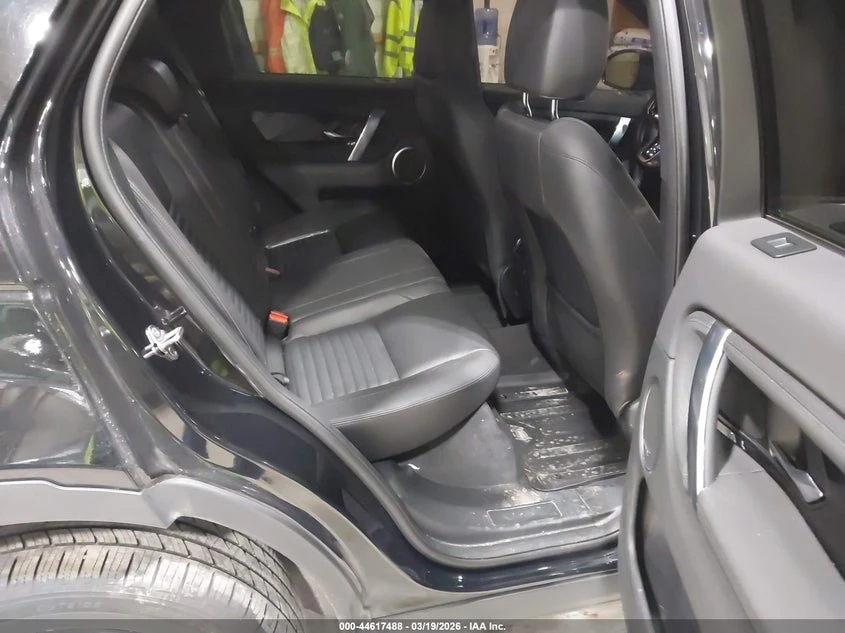 Land Rover Discovery 2.0l Sport Se, снимка 8 - Автомобили и джипове - 54351416