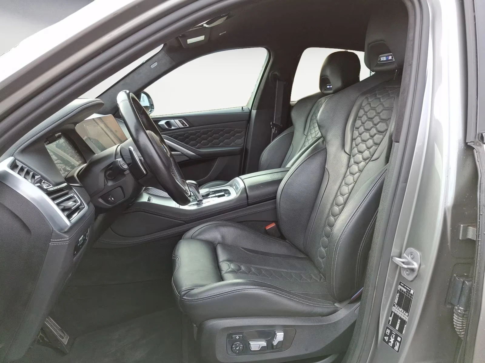 BMW X6 M-COMPETITION/625HP/SHADOW/HUD/CAM/H&K/ACC/233q, снимка 8 - Автомобили и джипове - 54353213