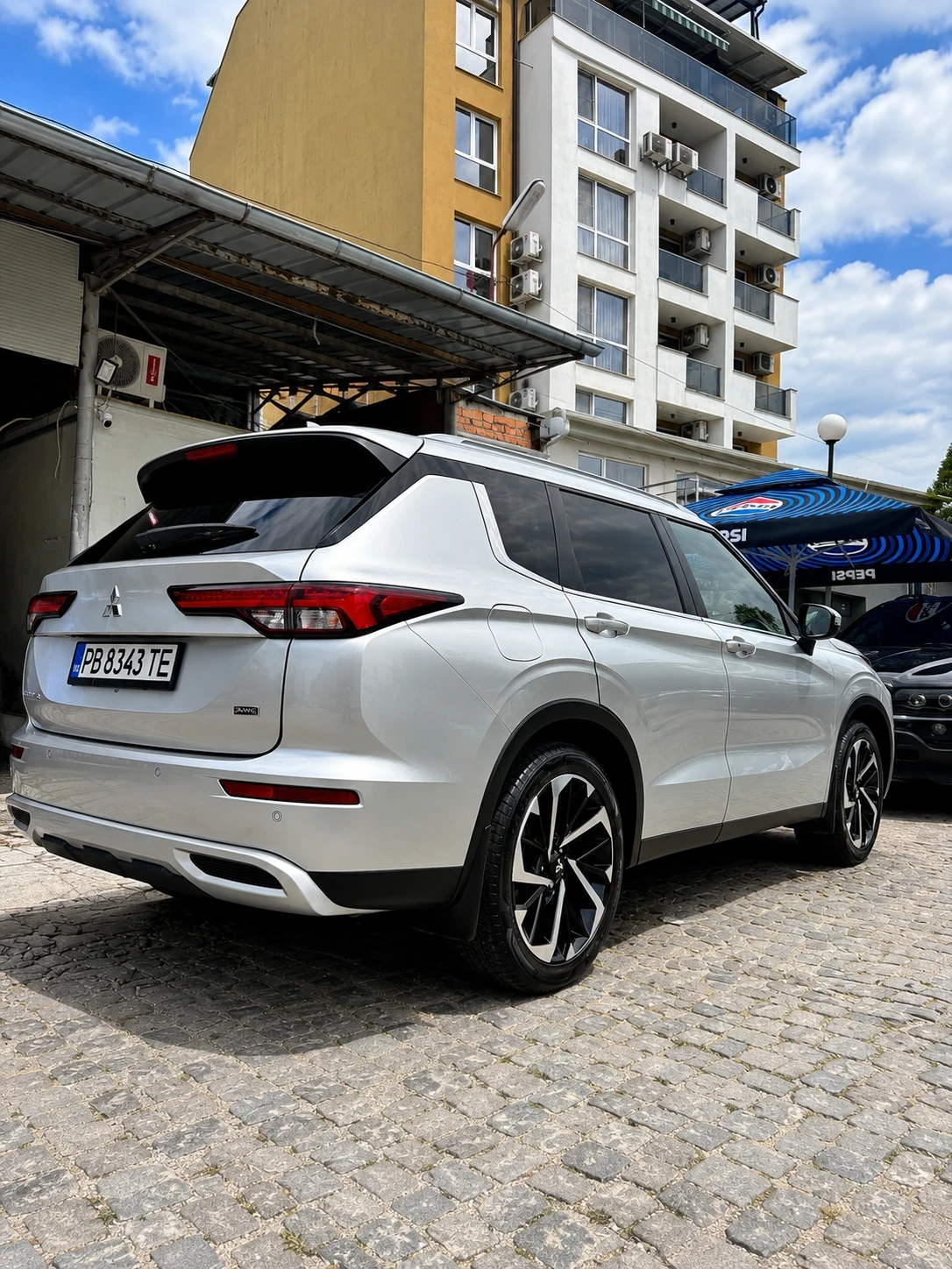Mitsubishi Outlander, снимка 3 - Автомобили и джипове - 54606424