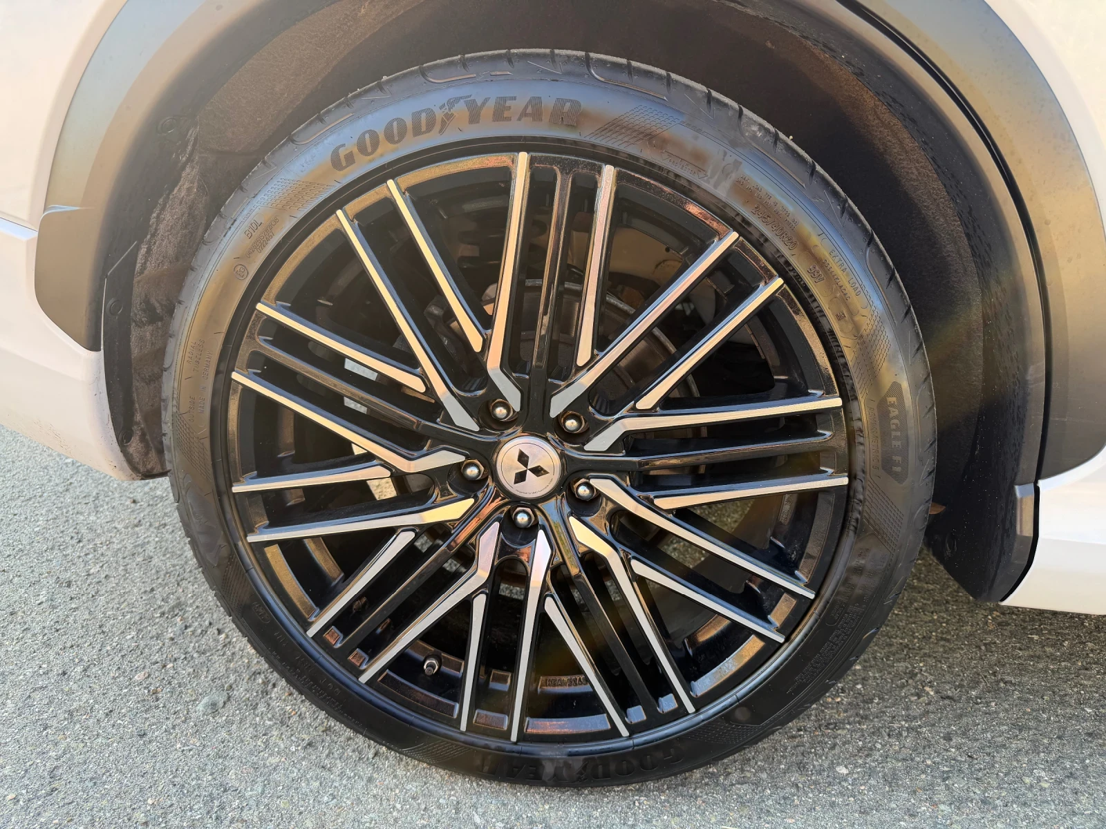 Mitsubishi Eclipse Cross 2.4 бензин plug in hybrid , снимка 4 - Автомобили и джипове - 55736115