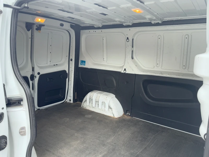 Renault Trafic 1.6 dci, снимка 9 - Бусове и автобуси - 52718063