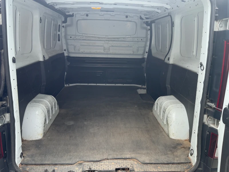 Renault Trafic 1.6 dci, снимка 10 - Бусове и автобуси - 52718063