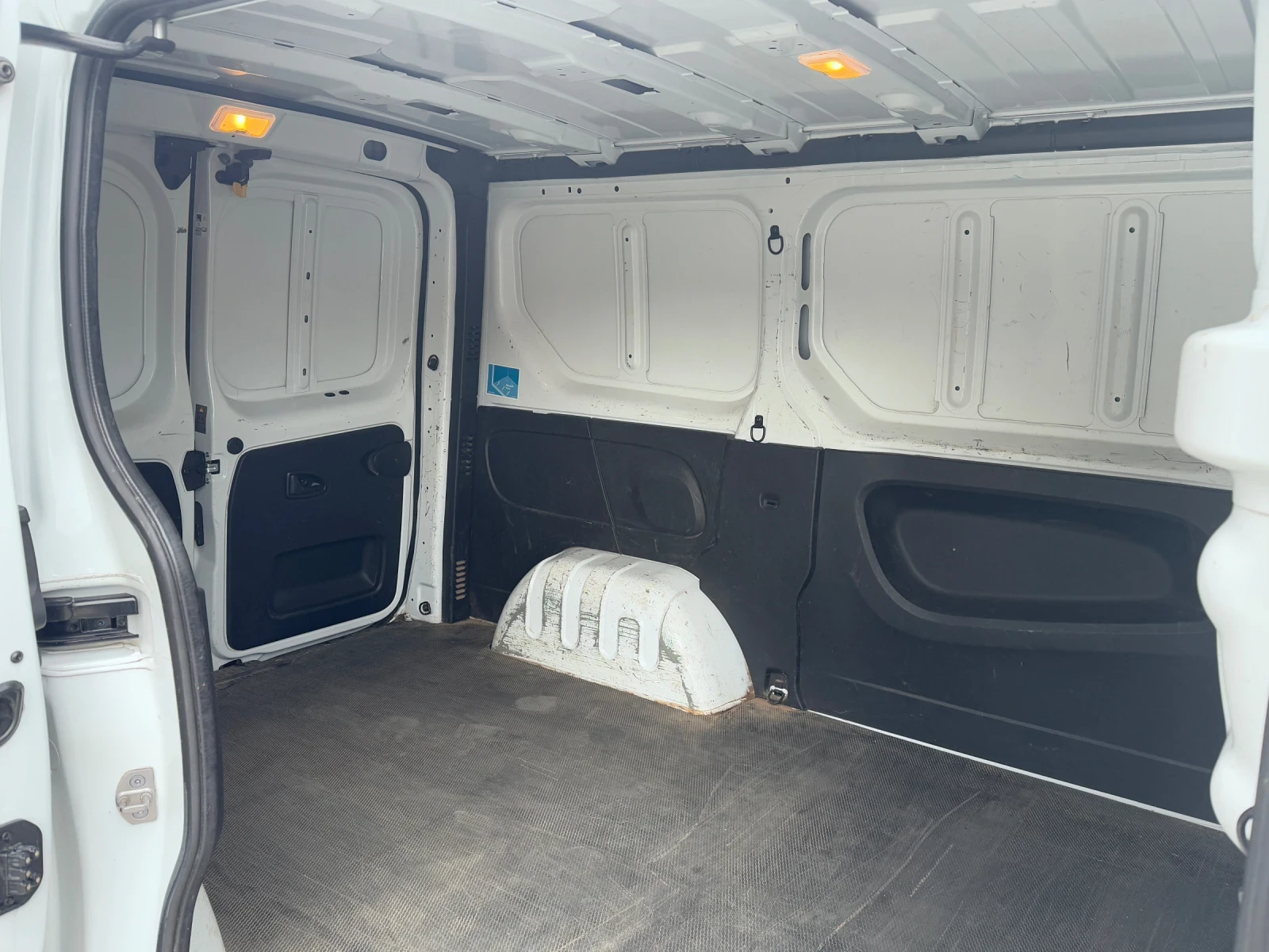 Renault Trafic 1.6 dci - изображение 9