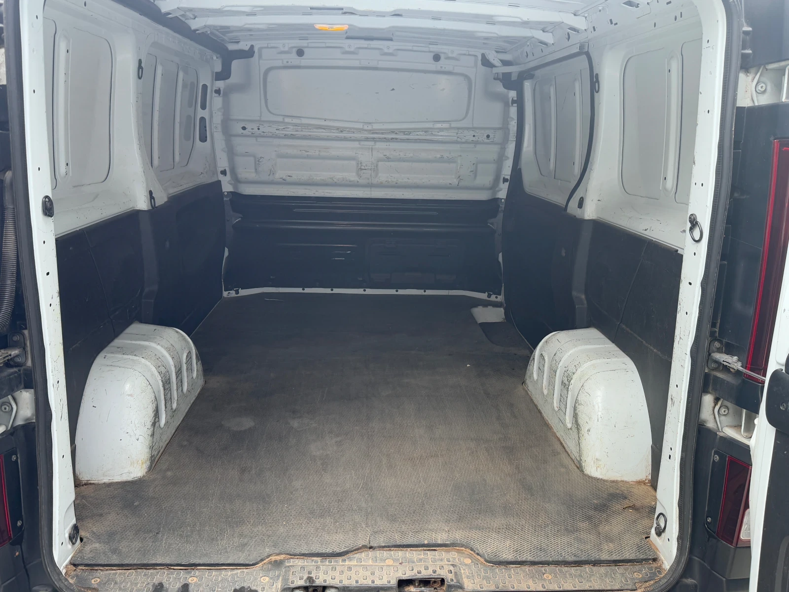 Renault Trafic 1.6 dci - изображение 10