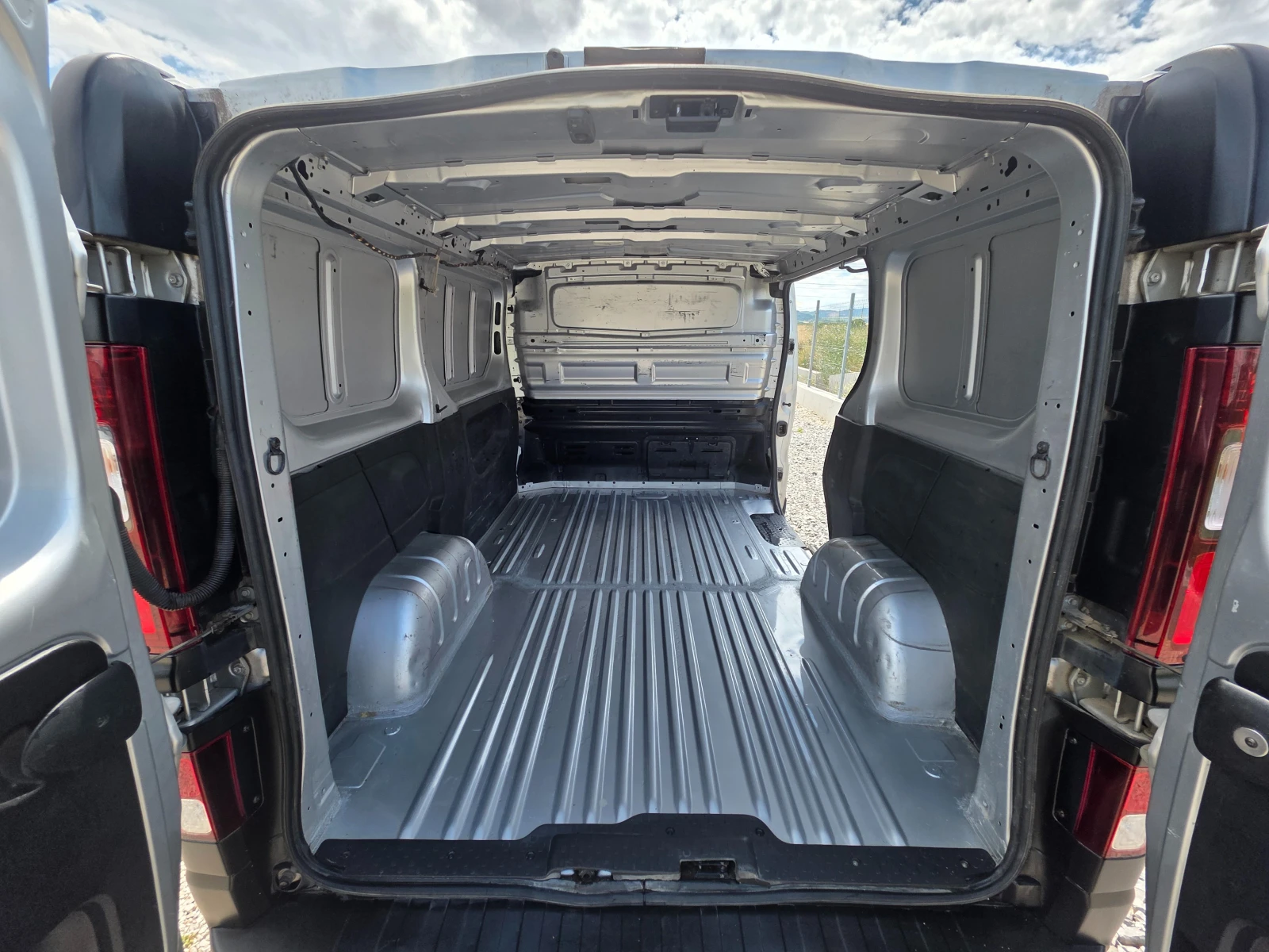Renault Trafic III-T27-1.6 DCI-125hp, снимка 12 - Бусове и автобуси - 56252691