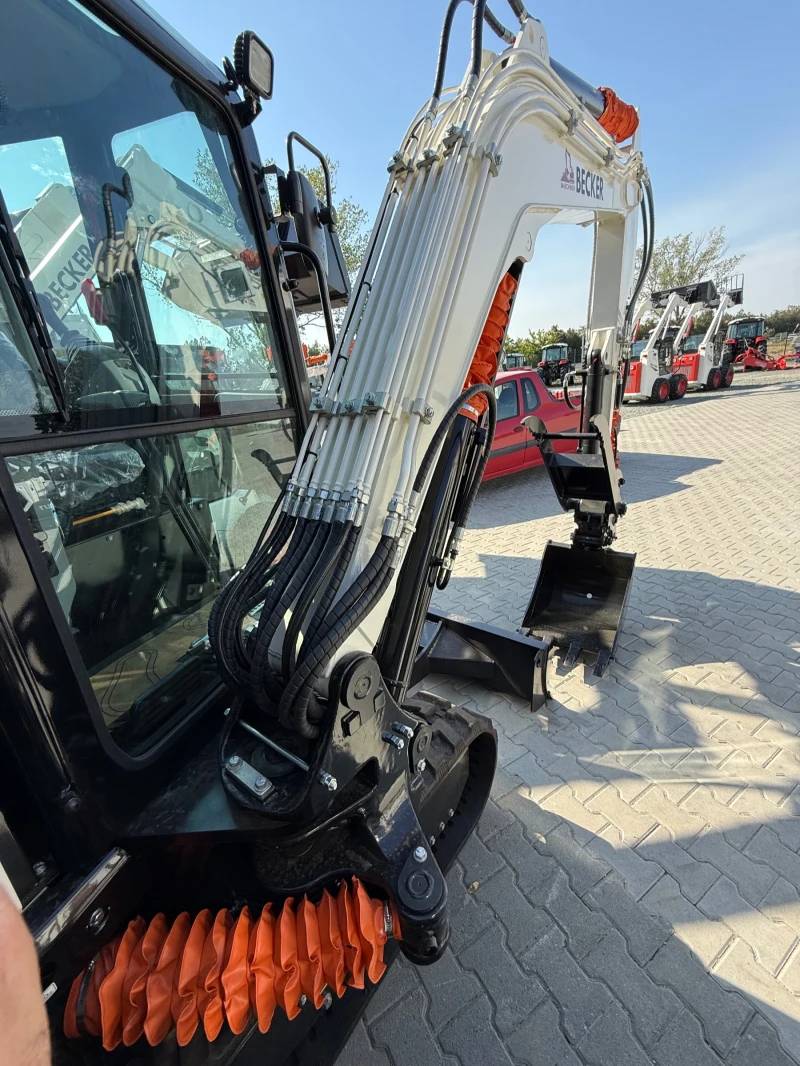 Багер Becker BY37 BECKER B-38, снимка 2 - Индустриална техника - 51840132