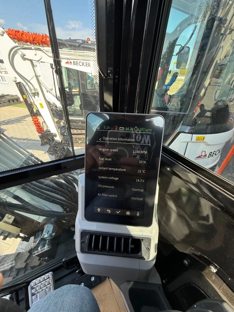 Багер Becker BY37 BECKER B-38, снимка 6 - Индустриална техника - 51840132