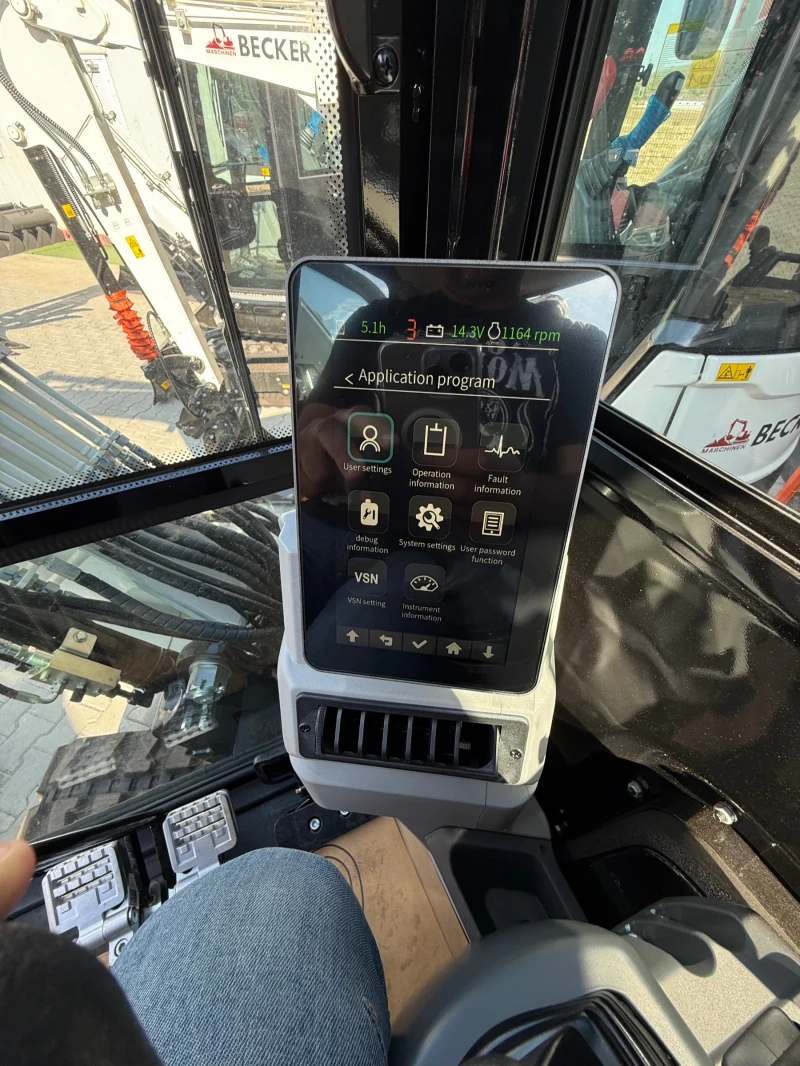 Багер Becker BY37 BECKER B-38, снимка 7 - Индустриална техника - 51840132