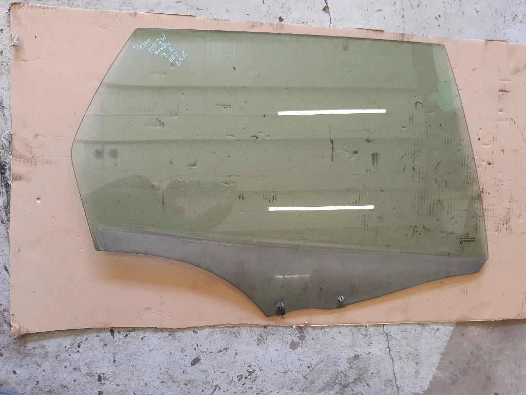 Стъкло задно дясно пежо 407 комби к