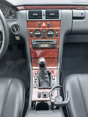 Mercedes-Benz E 200 CDI , снимка 12