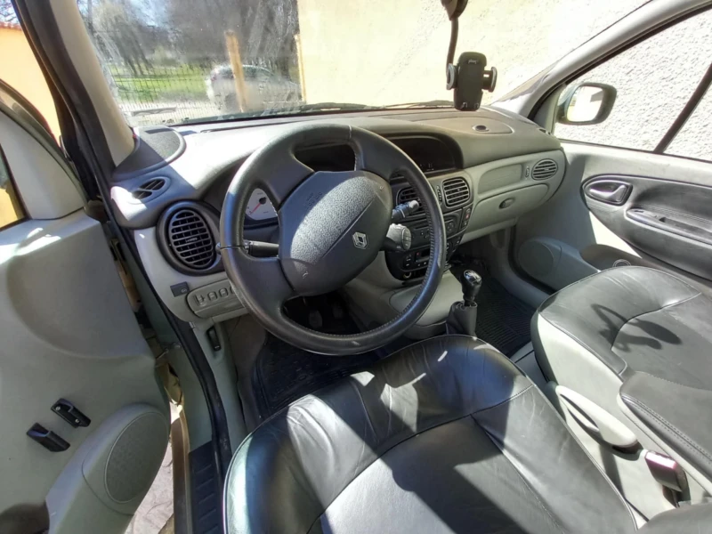 Renault Megane Scenic, снимка 8 - Автомобили и джипове - 49562076