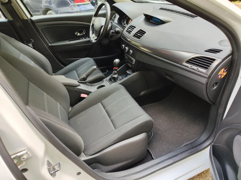 Renault Megane, снимка 6 - Автомобили и джипове - 51393331