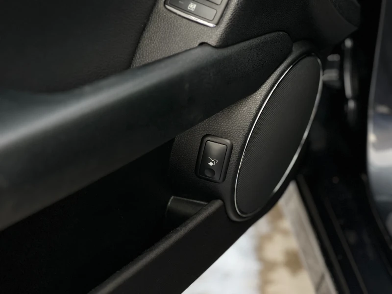 Mercedes-Benz C 220 C63 PACKAGE / КАМЕРА / AMG MENU / NAVI, снимка 14 - Автомобили и джипове - 53054637