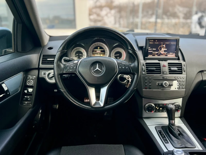 Mercedes-Benz C 220 C63 PACKAGE / КАМЕРА / AMG MENU / NAVI, снимка 9 - Автомобили и джипове - 53054637
