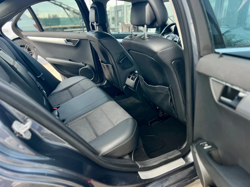 Mercedes-Benz C 220 C63 PACKAGE / КАМЕРА / AMG MENU / NAVI, снимка 10 - Автомобили и джипове - 53054637