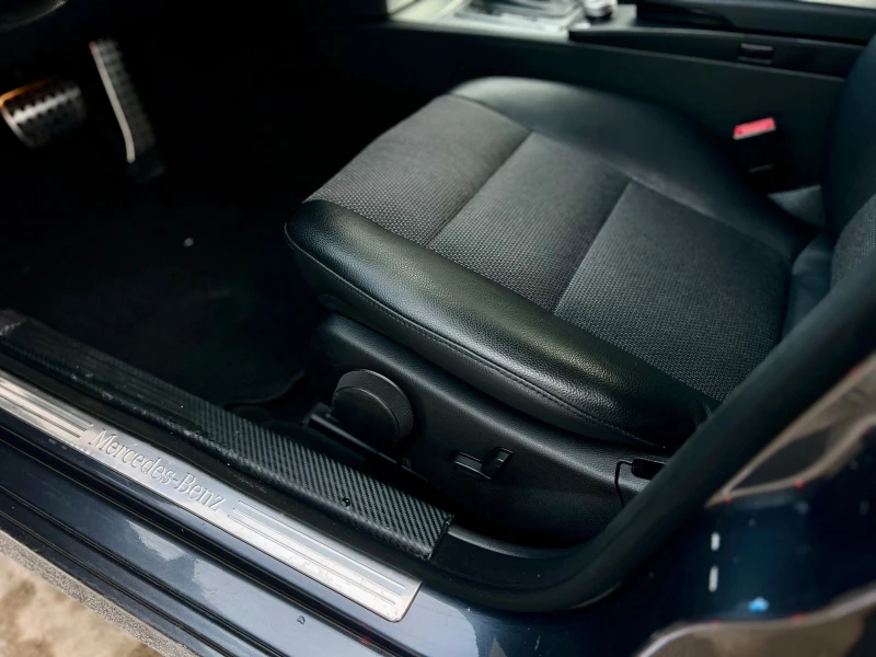 Mercedes-Benz C 220 C63 PACKAGE / КАМЕРА / AMG MENU / NAVI, снимка 13 - Автомобили и джипове - 53054637