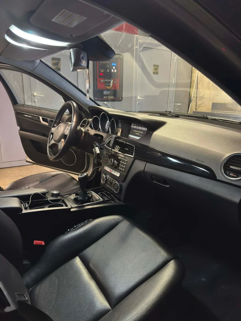 Mercedes-Benz C 200, снимка 9 - Автомобили и джипове - 53479222