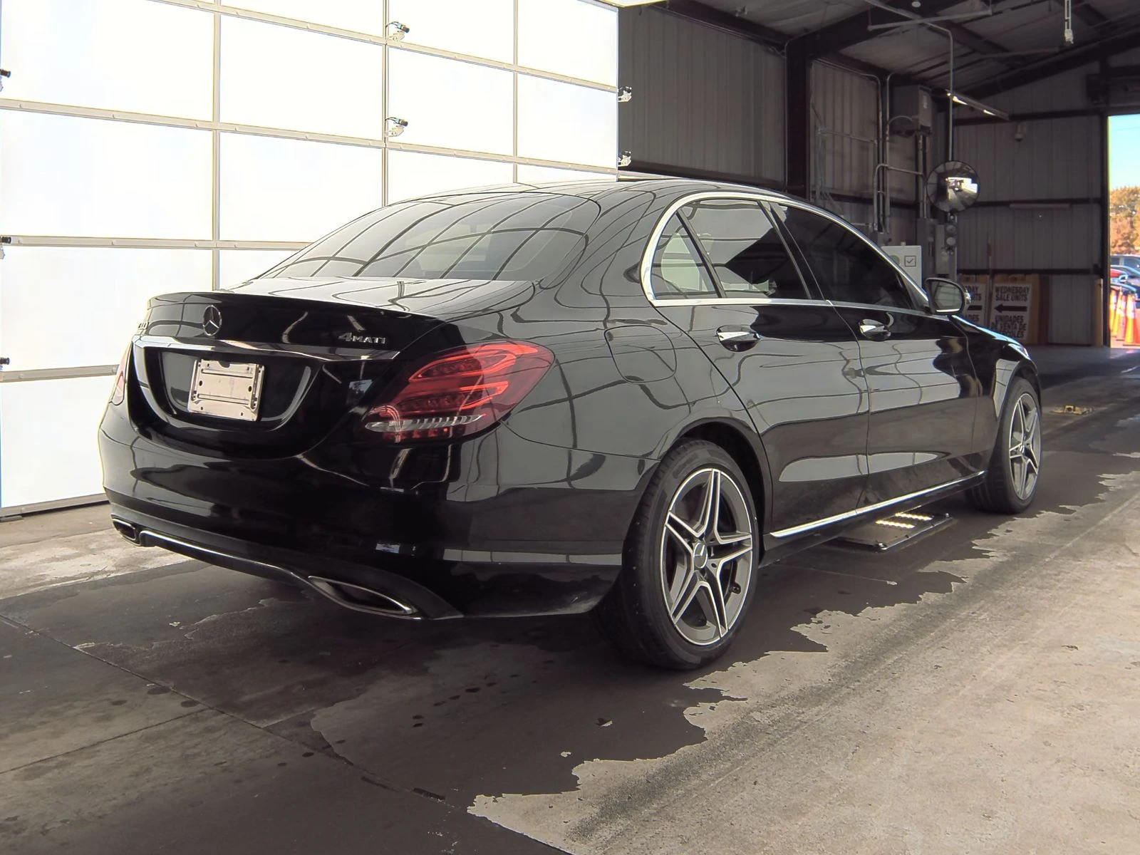 Mercedes-Benz C 300 AMG* 4MATIC* BURMESTER* PANO* KEYGO - изображение 4