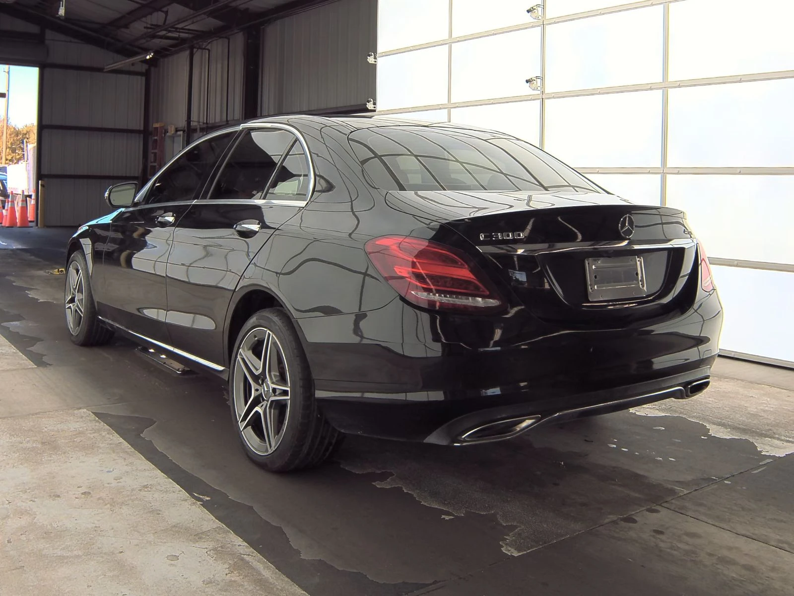 Mercedes-Benz C 300 AMG* 4MATIC* BURMESTER* PANO* KEYGO - изображение 6