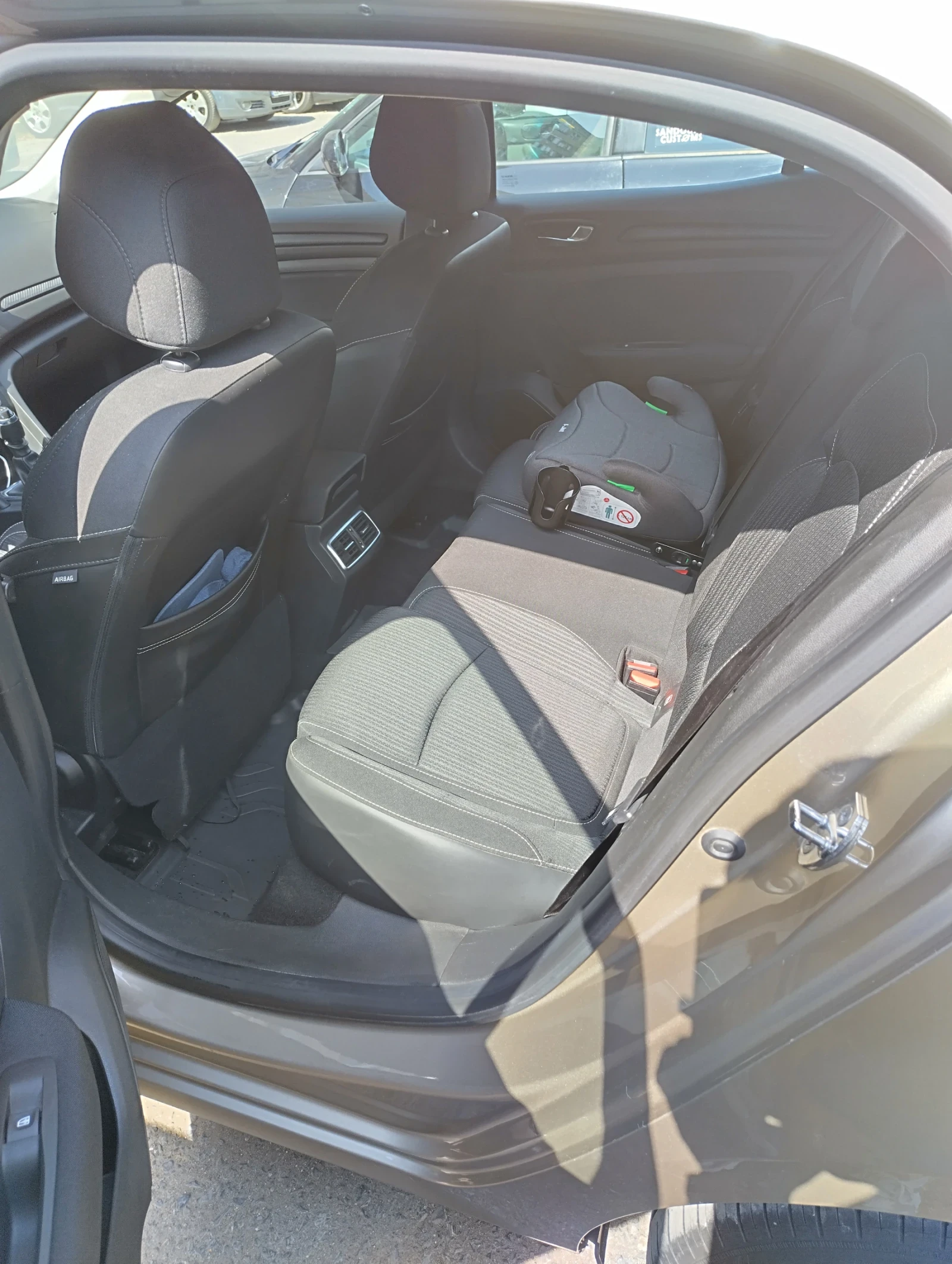 Renault Megane 1.6 SCe 115 - изображение 8
