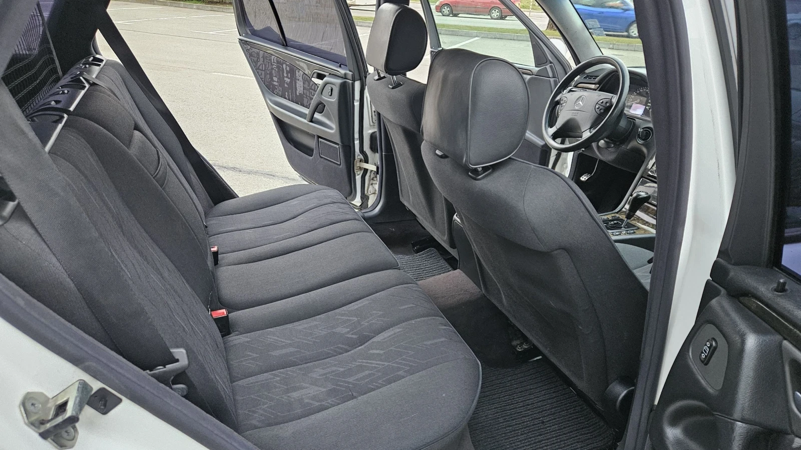 Mercedes-Benz E 320 Газ!!!, снимка 12 - Автомобили и джипове - 53858163