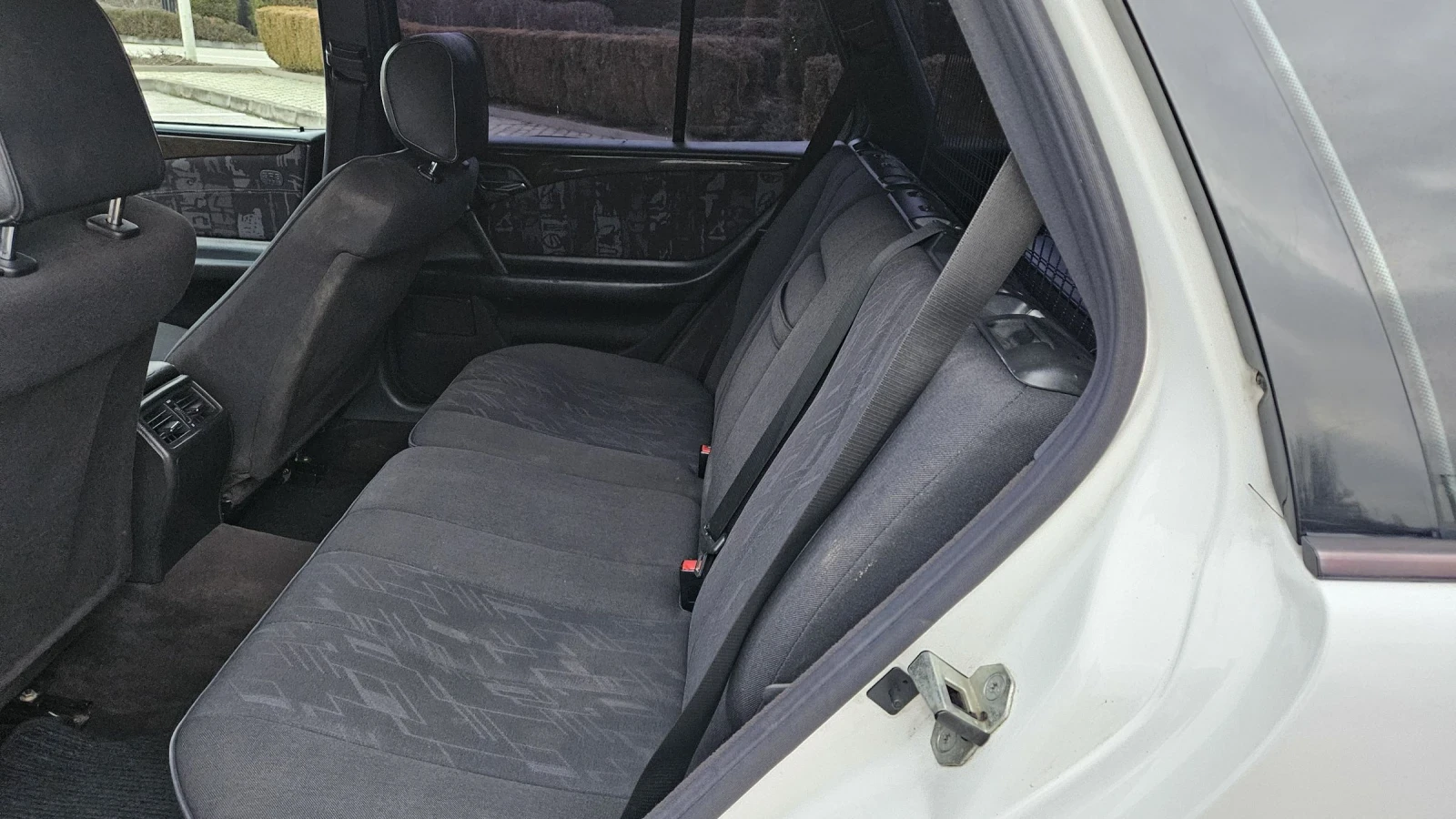 Mercedes-Benz E 320 Газ!!!, снимка 8 - Автомобили и джипове - 53858163