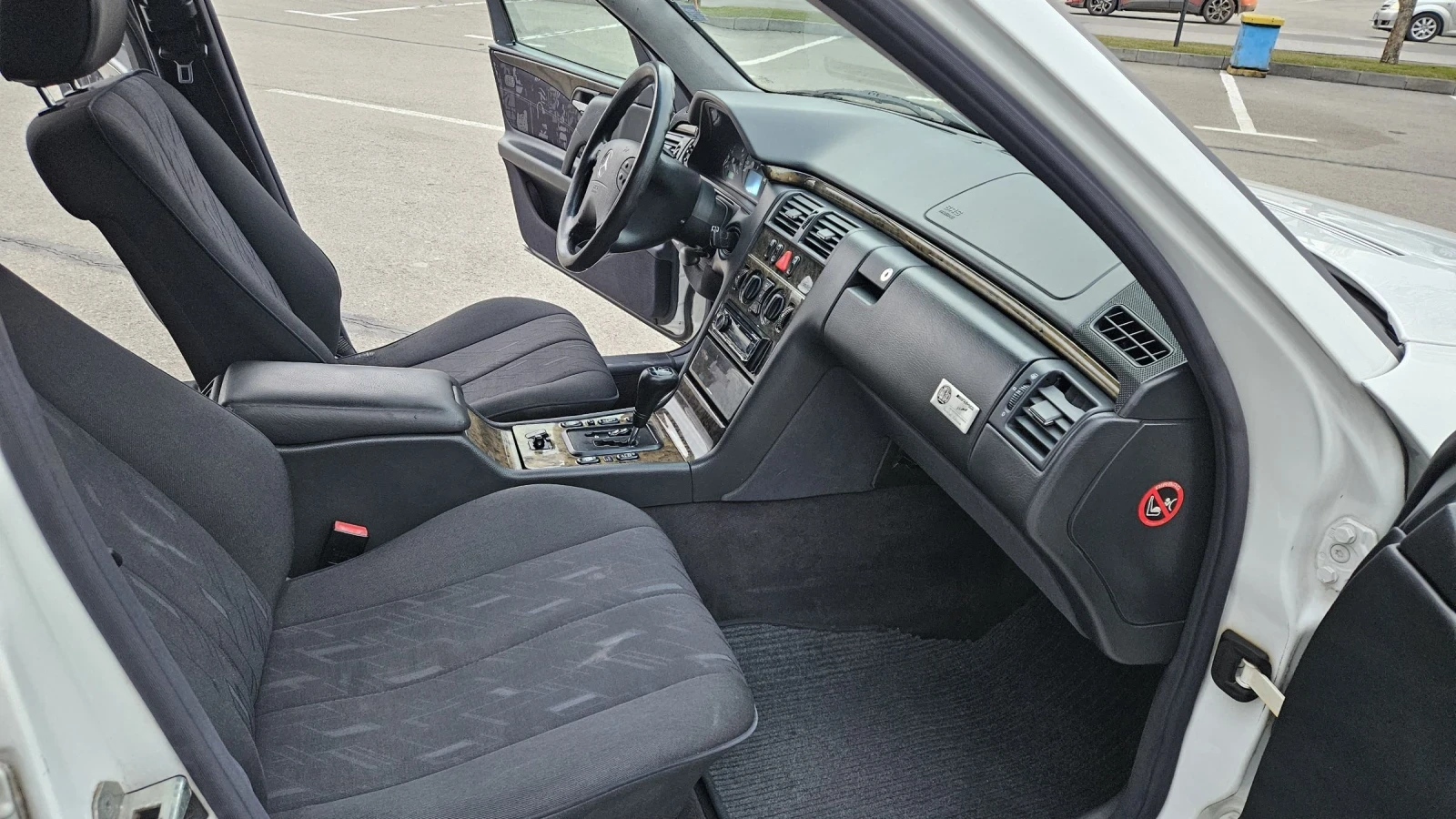 Mercedes-Benz E 320 Газ!!!, снимка 10 - Автомобили и джипове - 53858163