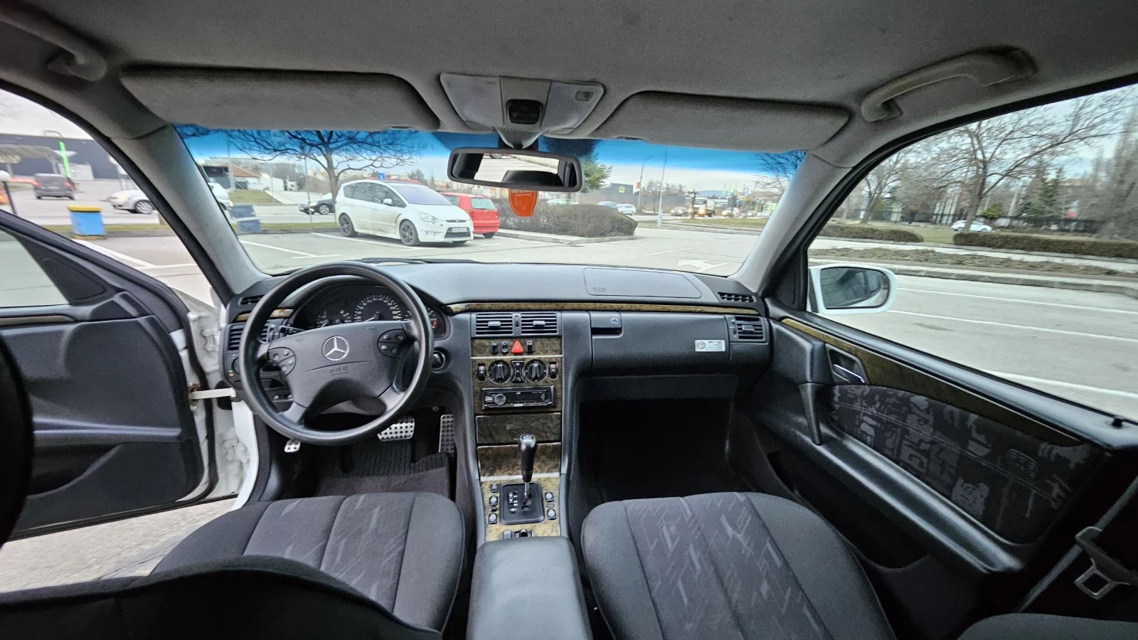 Mercedes-Benz E 320 Газ!!!, снимка 11 - Автомобили и джипове - 53858163