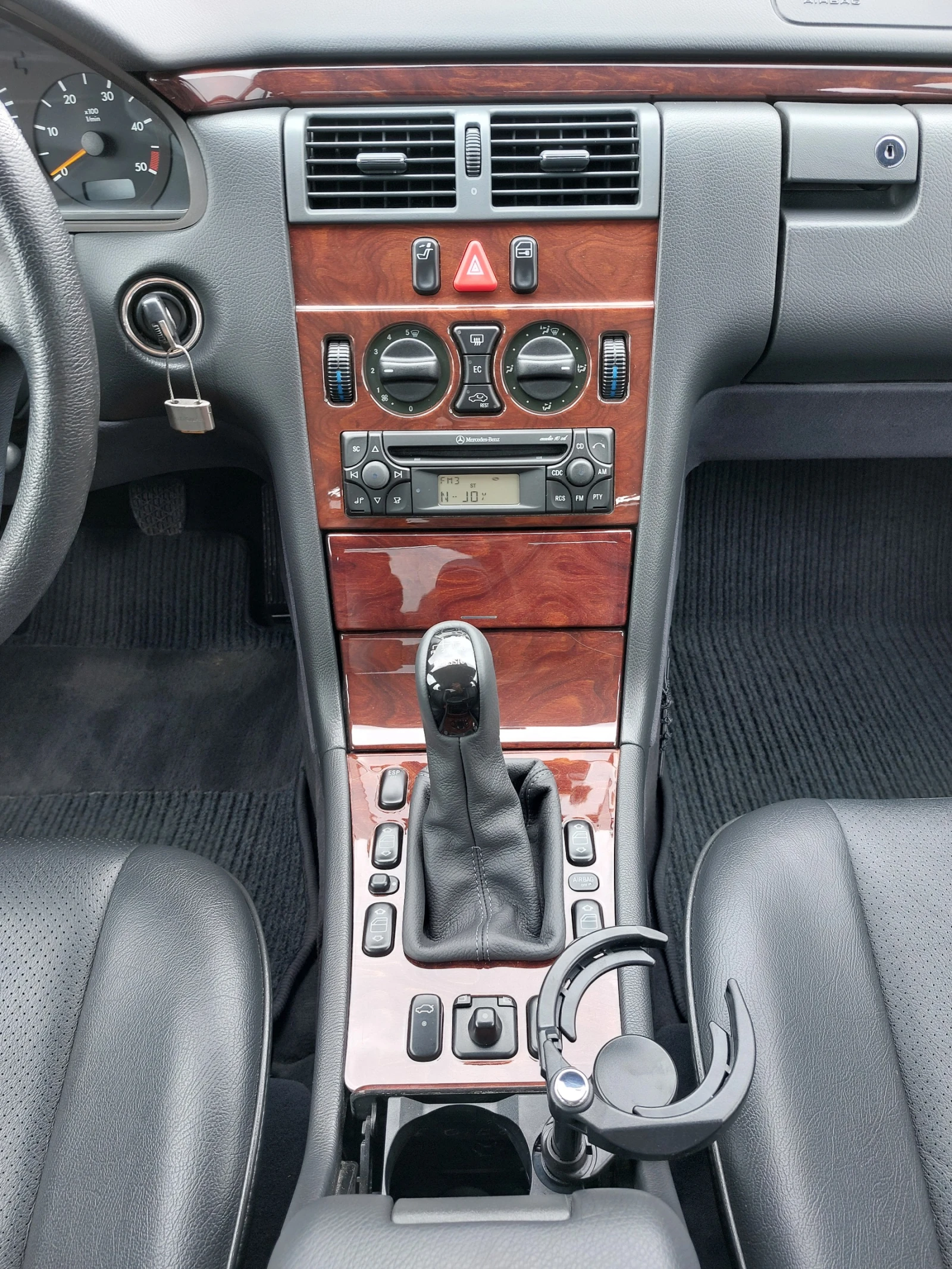 Mercedes-Benz E 200 CDI , снимка 12 - Автомобили и джипове - 53895343