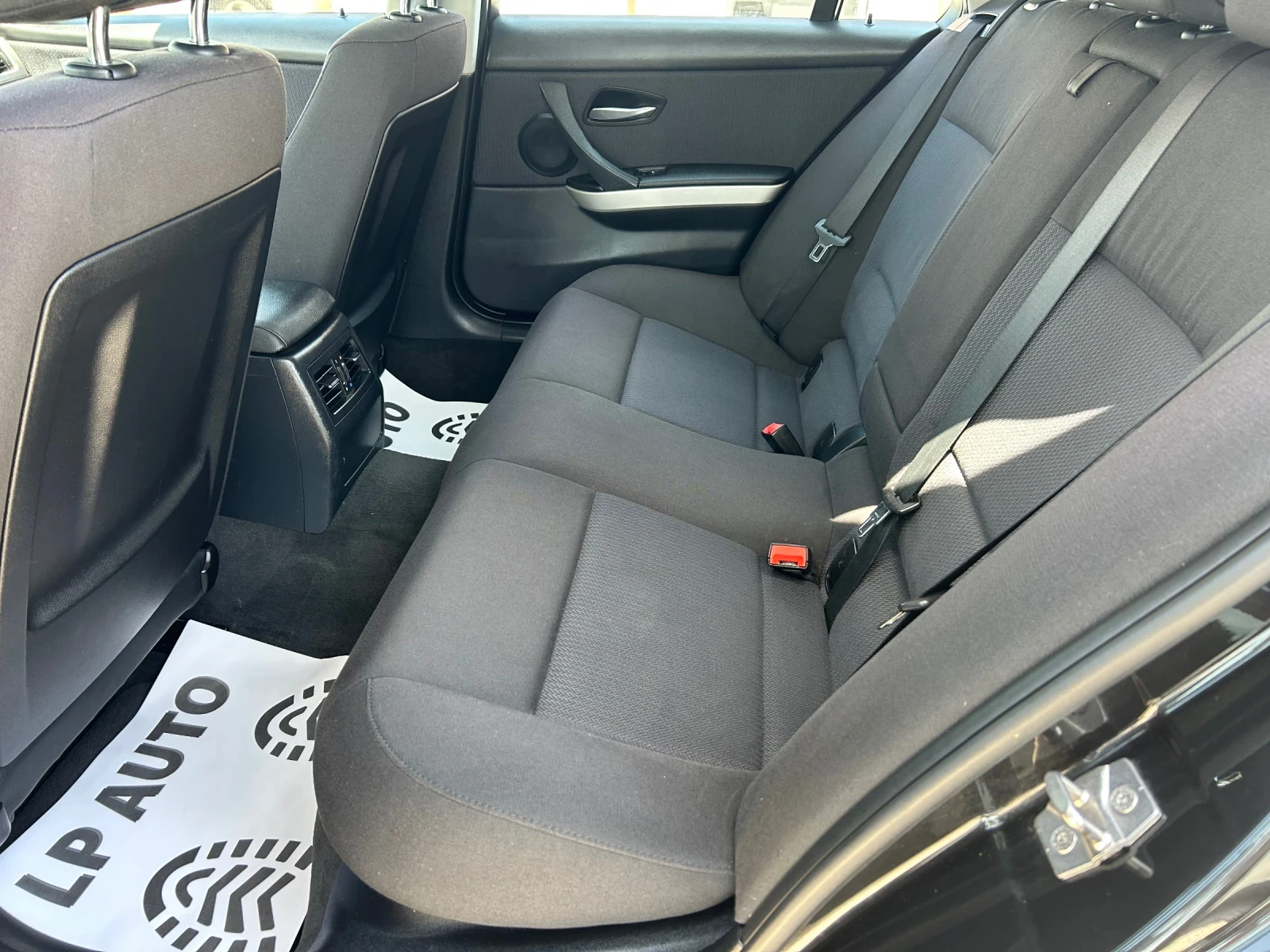 BMW 320 * 2.0D* 143к.с* Автоматик* , снимка 8 - Автомобили и джипове - 54226367