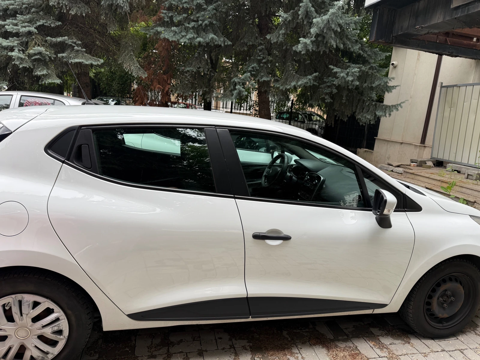 Renault Clio IV, снимка 2 - Автомобили и джипове - 54880246