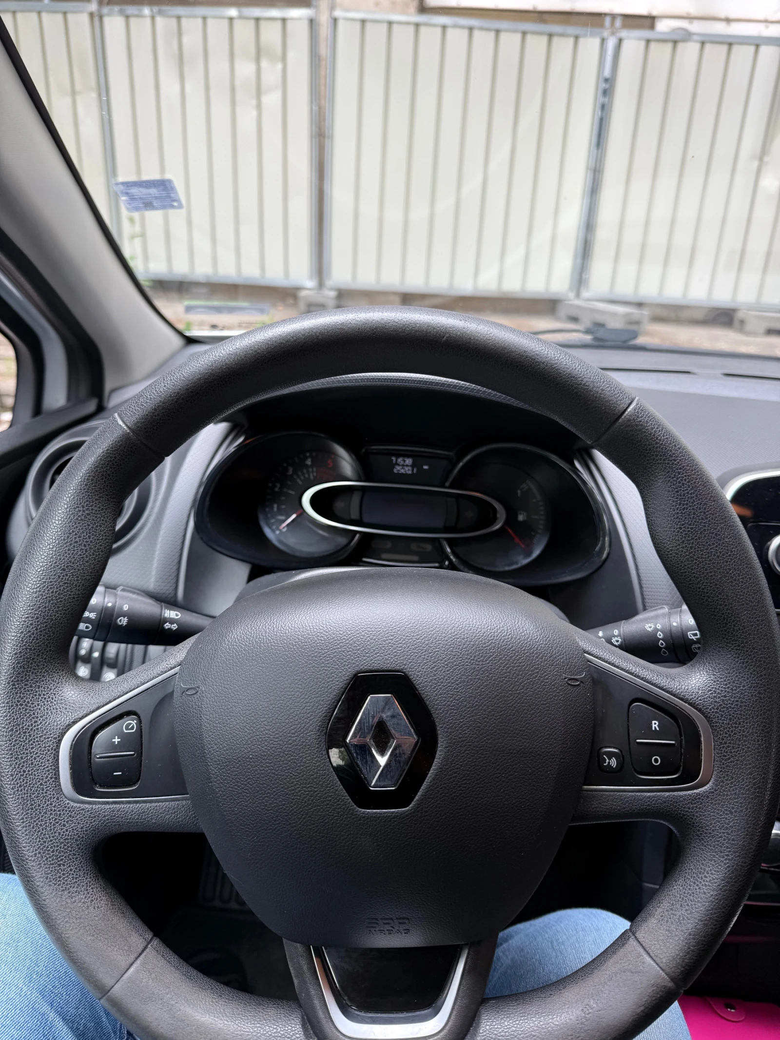 Renault Clio IV, снимка 6 - Автомобили и джипове - 54880246