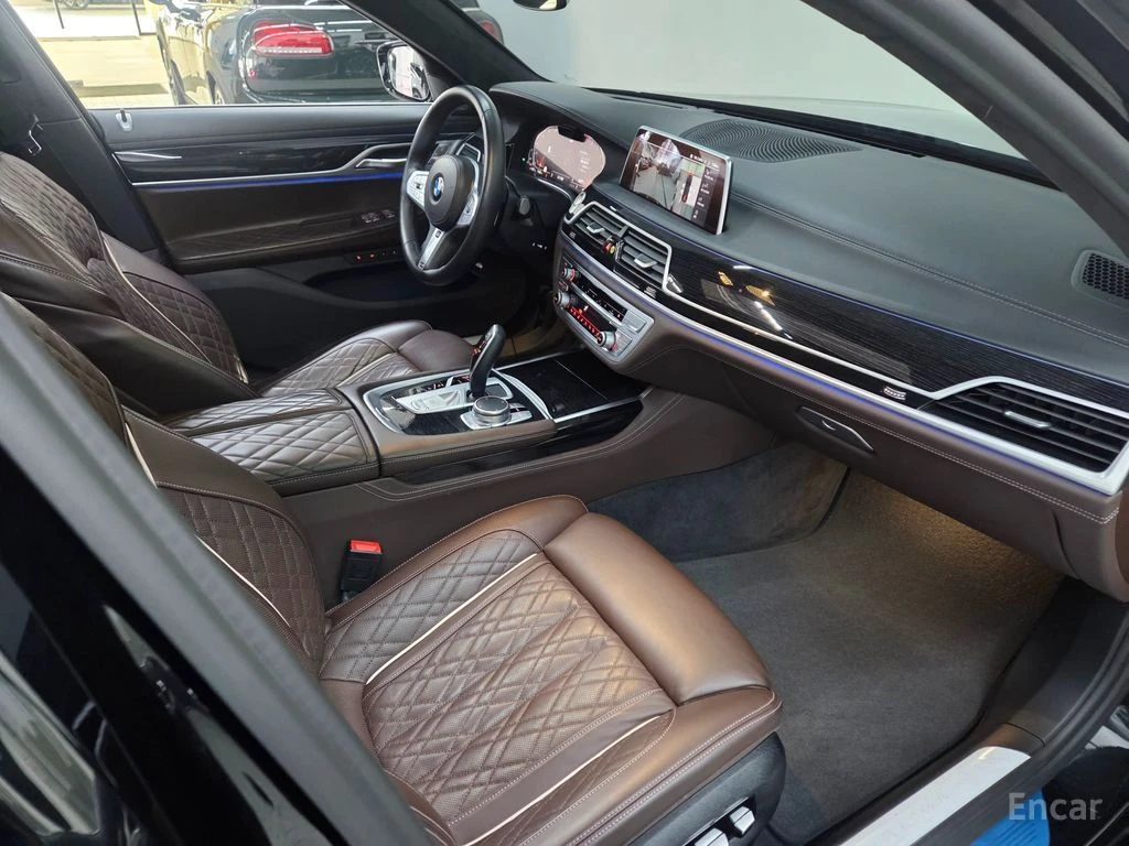 BMW 740 M* SPORT* LASER* ОБДУХВАНЕ* ДИСТРОНИК* МАСАЖ* , снимка 10 - Автомобили и джипове - 54988095