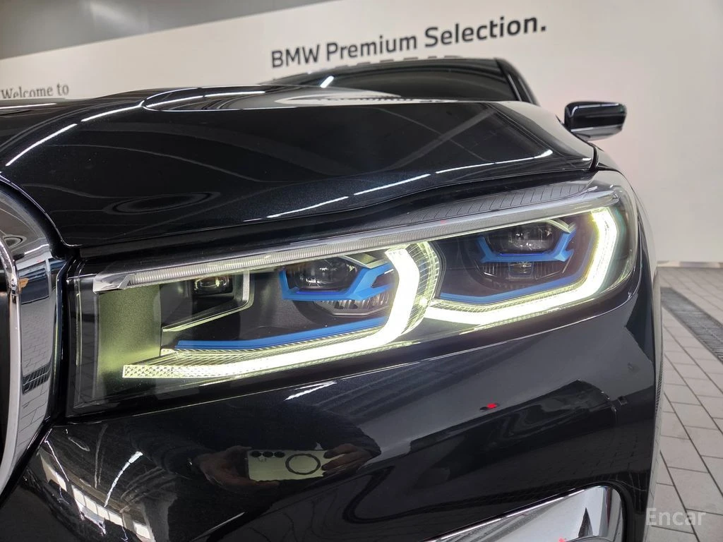 BMW 740 M* SPORT* LASER* ОБДУХВАНЕ* ДИСТРОНИК* МАСАЖ* , снимка 5 - Автомобили и джипове - 54988095