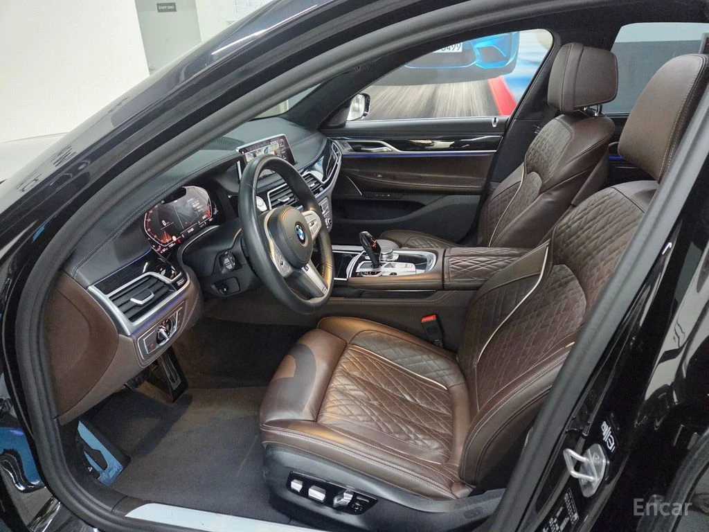 BMW 740 M* SPORT* LASER* ОБДУХВАНЕ* ДИСТРОНИК* МАСАЖ* , снимка 11 - Автомобили и джипове - 54988095