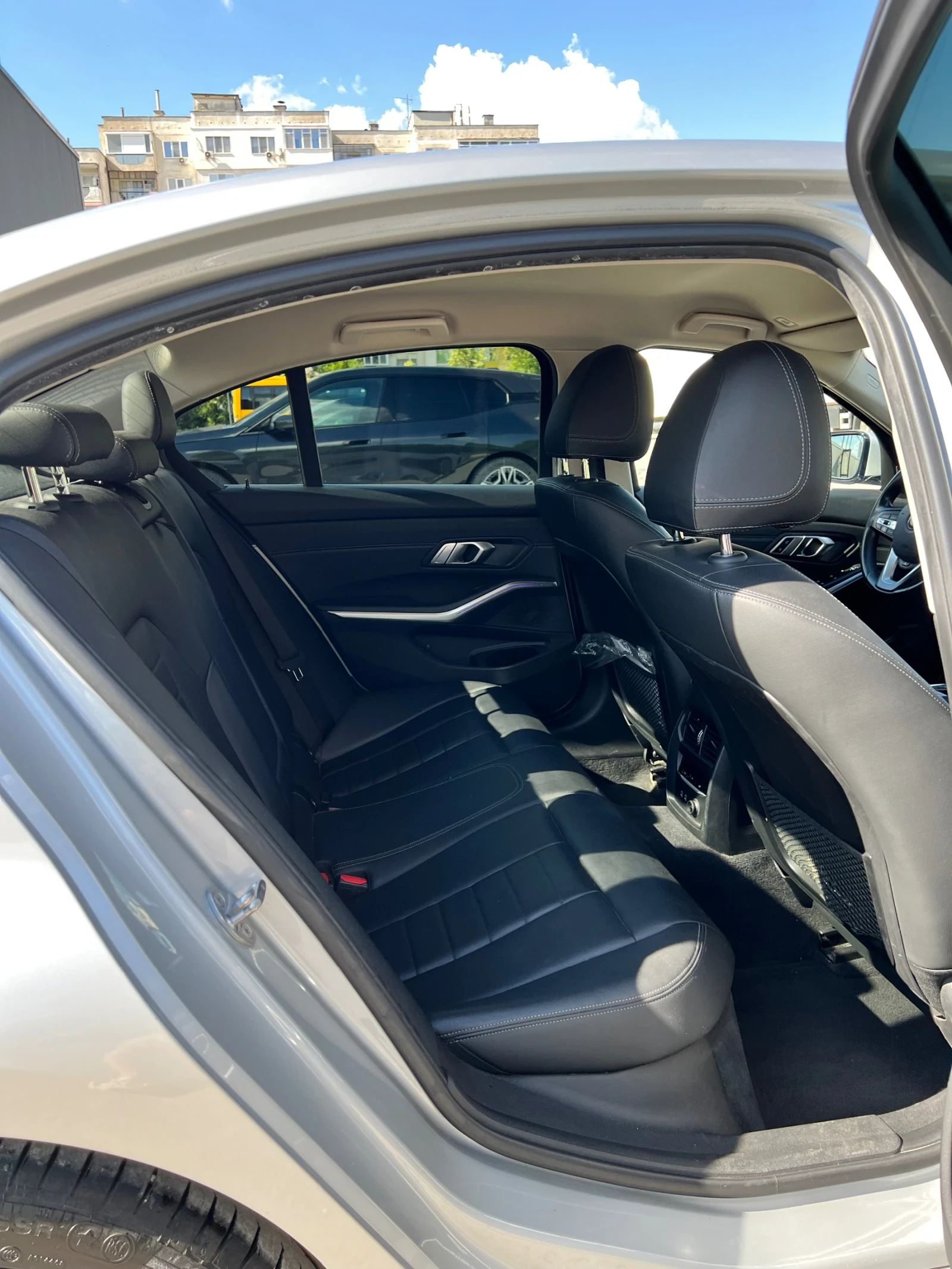 BMW 320 xDrive Luxury Line, снимка 16 - Автомобили и джипове - 55039254