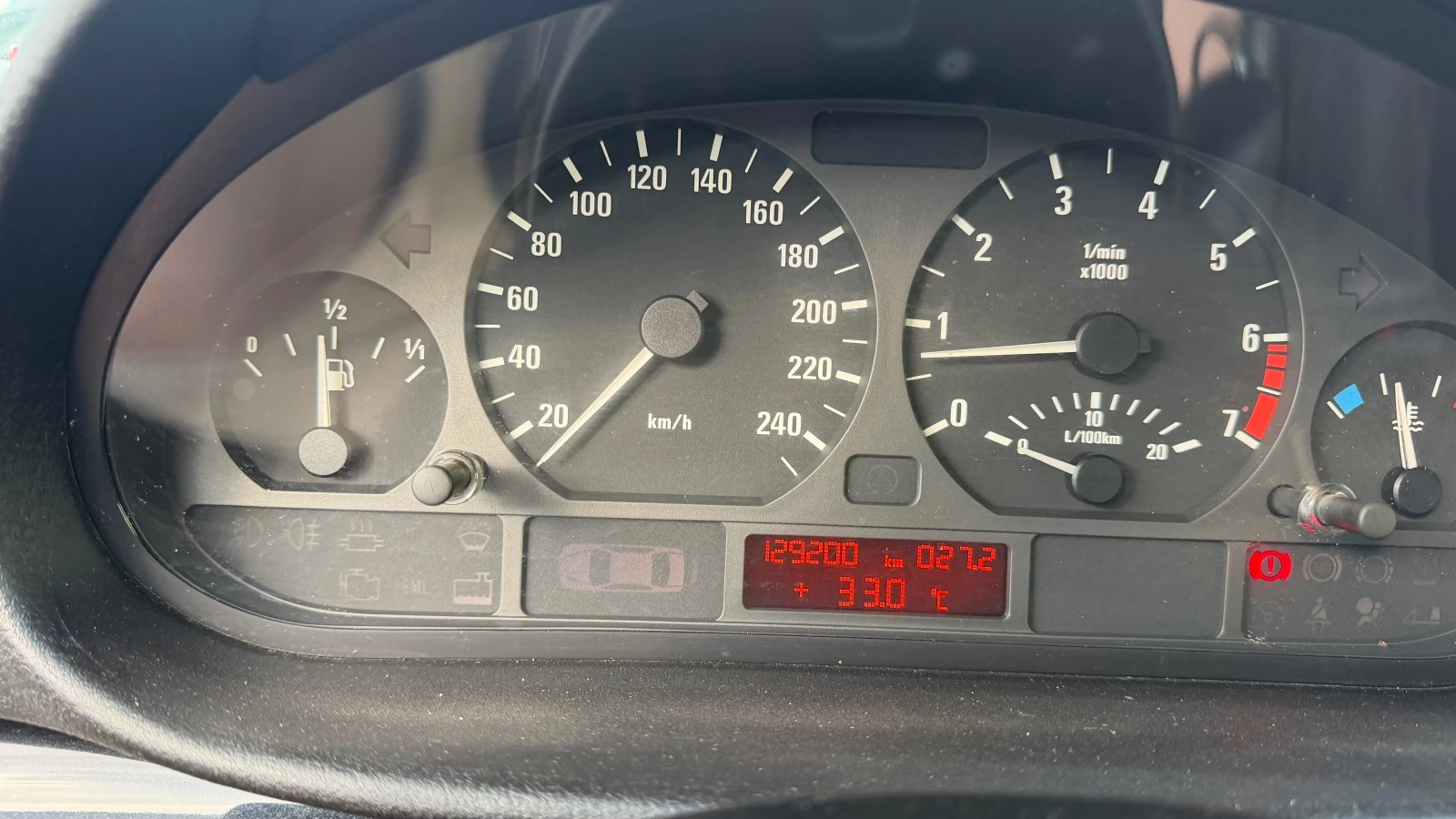 BMW 320 i 6 цилиндров, снимка 14 - Автомобили и джипове - 55070000
