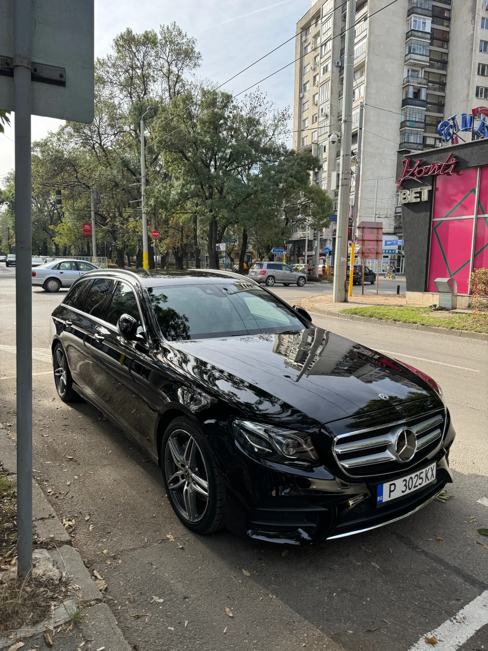 Mercedes-Benz E 220 AMG line, снимка 9 - Автомобили и джипове - 55605473