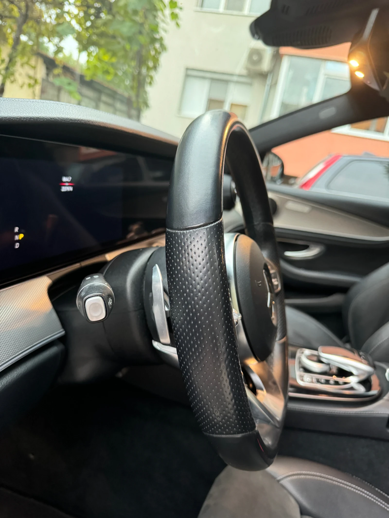 Mercedes-Benz E 220 AMG line, снимка 4 - Автомобили и джипове - 55605473