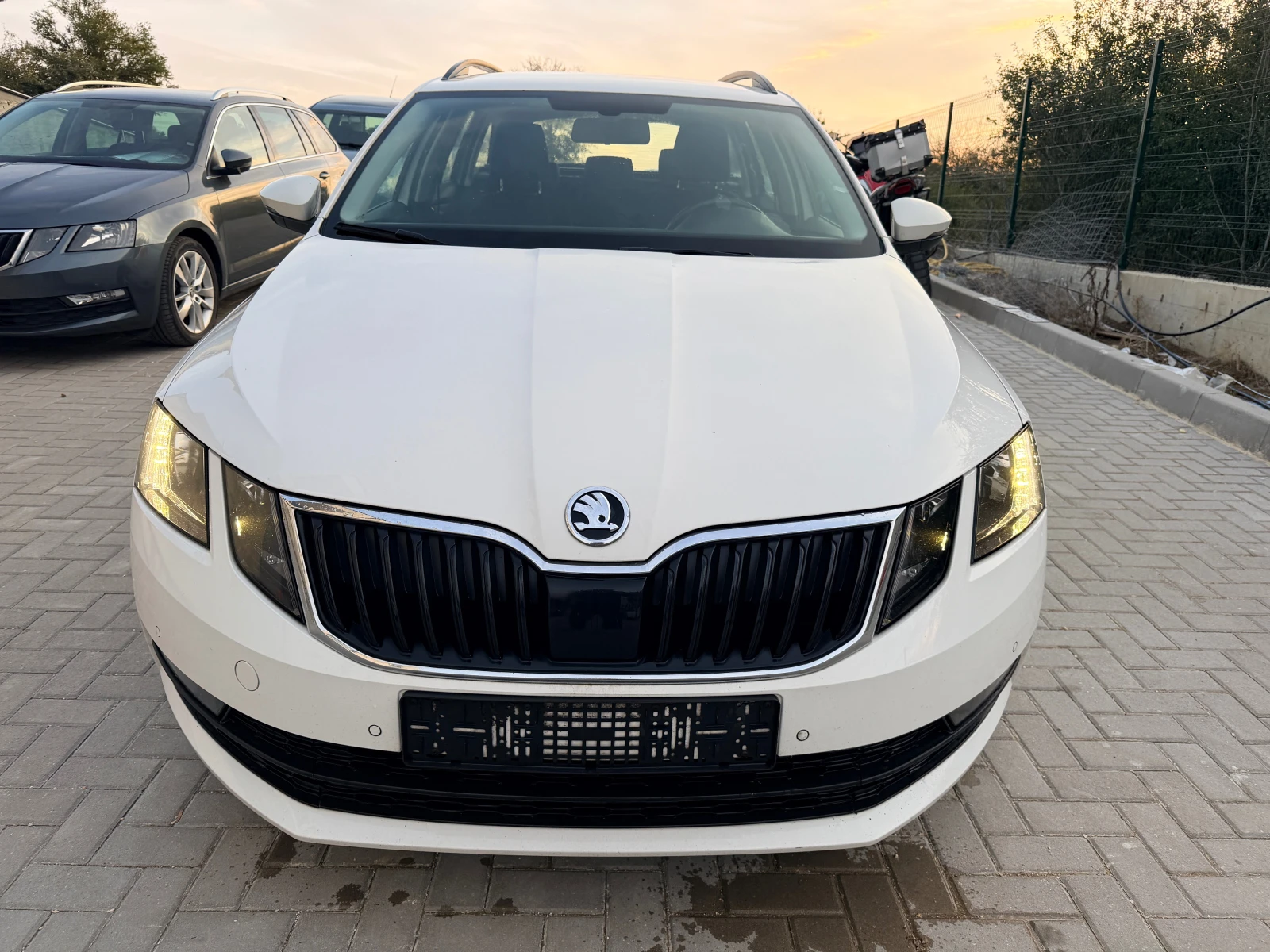 Skoda Octavia 1.5 TSI, снимка 2 - Автомобили и джипове - 56087577