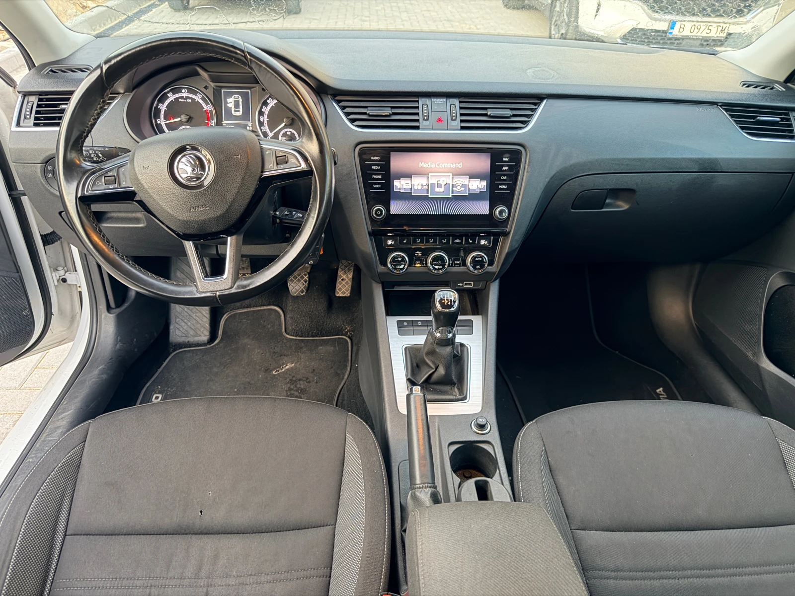 Skoda Octavia 1.5 TSI, снимка 10 - Автомобили и джипове - 56087577