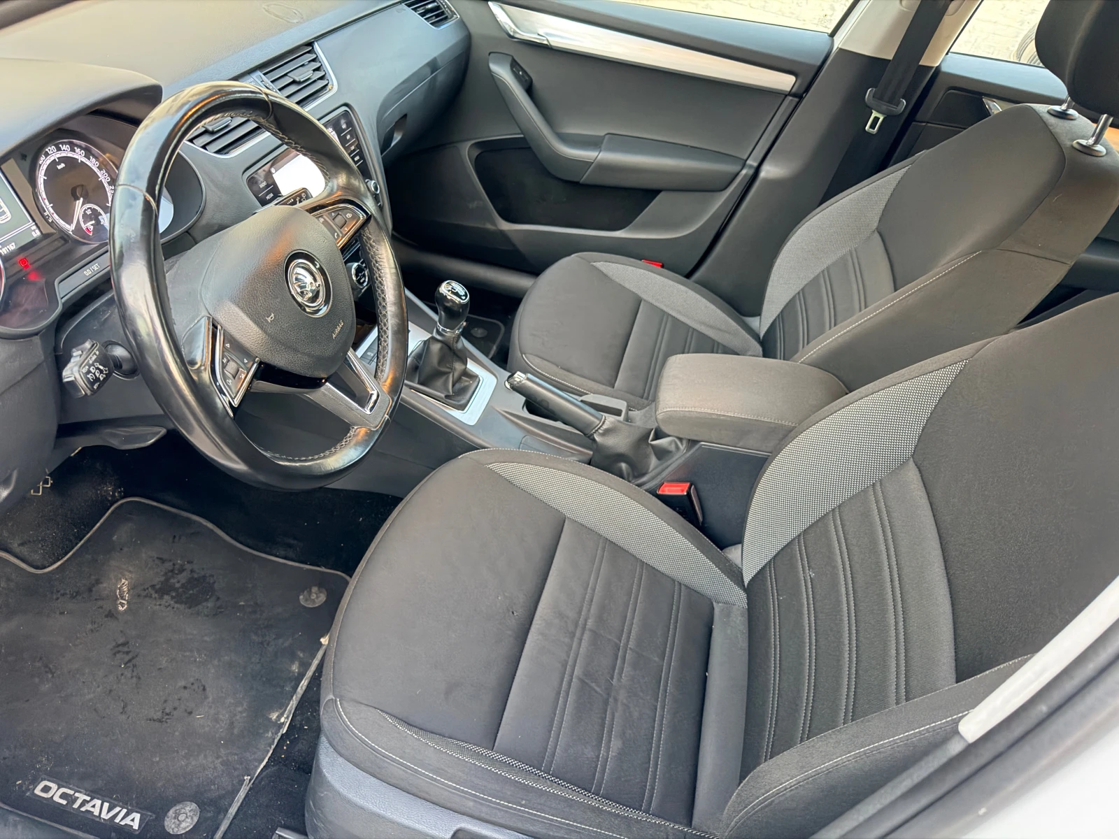 Skoda Octavia 1.5 TSI, снимка 12 - Автомобили и джипове - 56087577