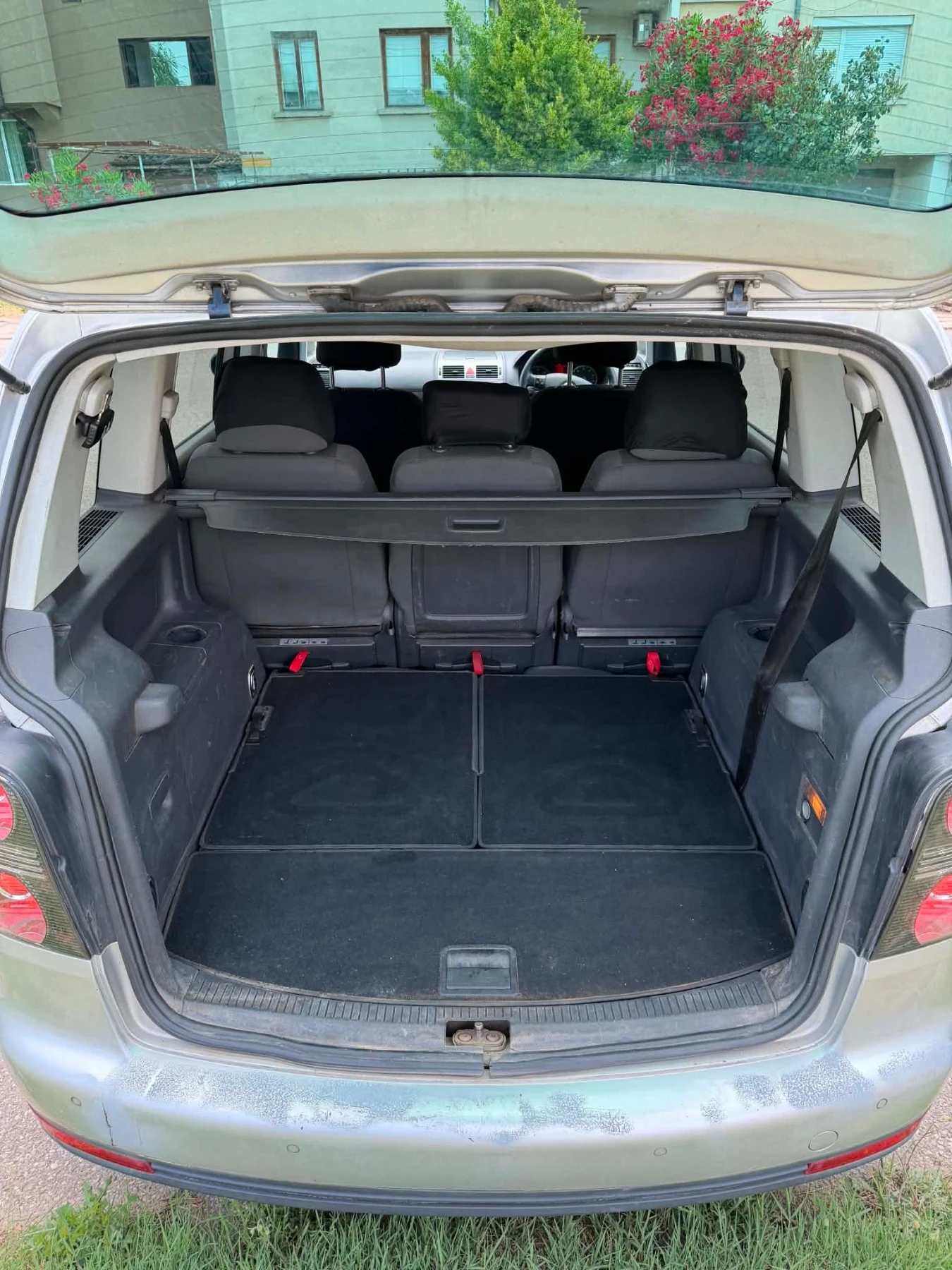 VW Touran Десен волан, снимка 13 - Автомобили и джипове - 56427283