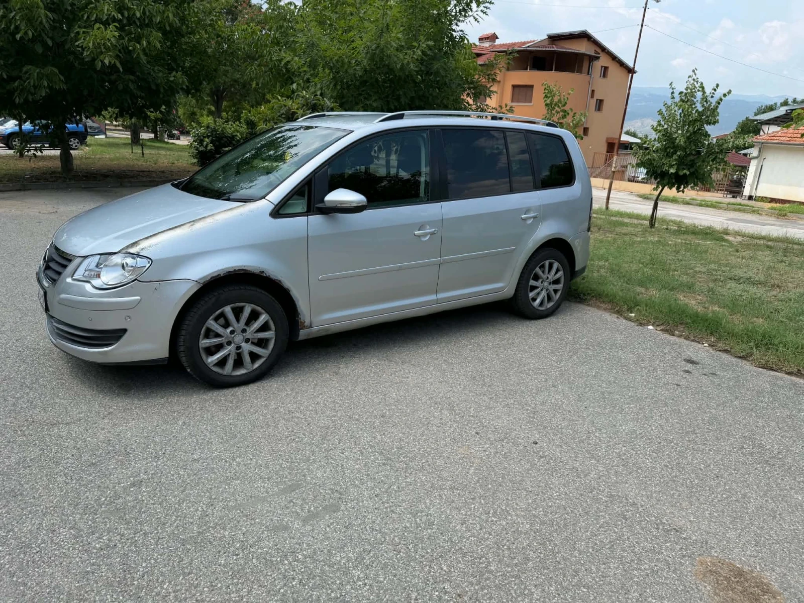 VW Touran Десен волан, снимка 7 - Автомобили и джипове - 56427283