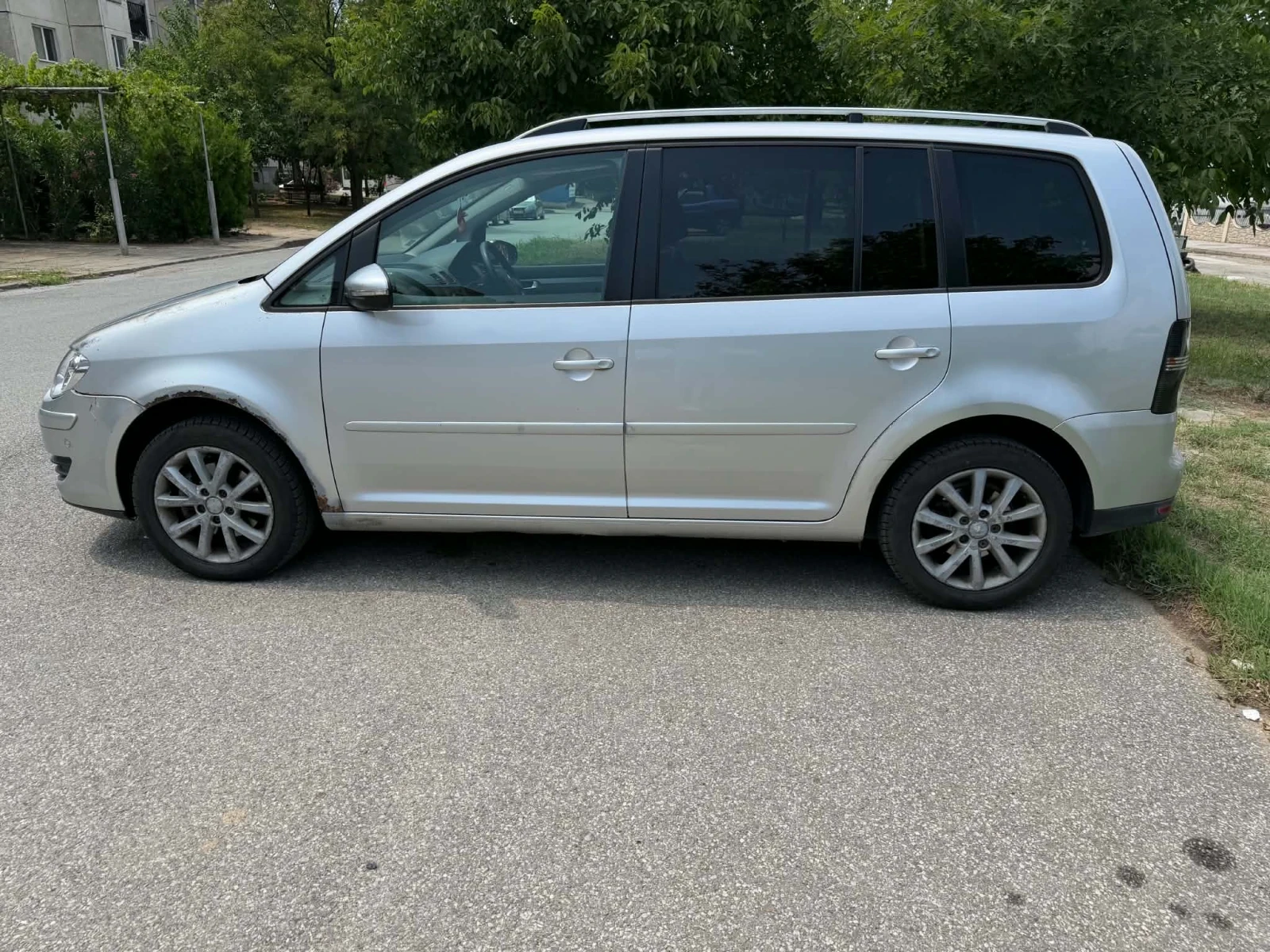 VW Touran Десен волан, снимка 8 - Автомобили и джипове - 56427283