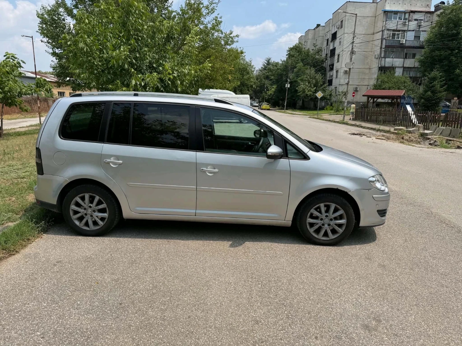 VW Touran Десен волан, снимка 5 - Автомобили и джипове - 56427283